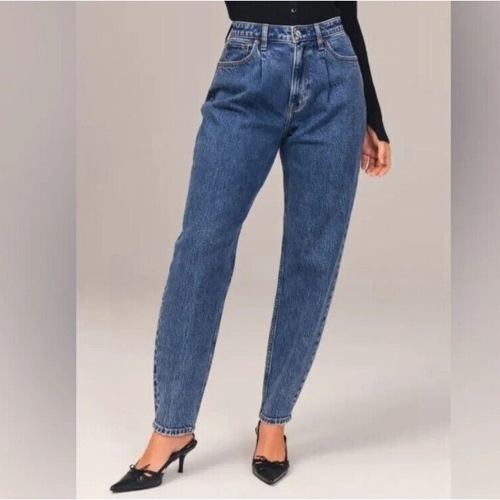 Abercrombie & Fitch The 80s Mom High Rise Curve Love jeans